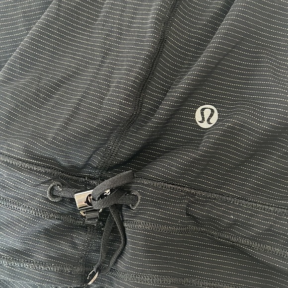 Lululemon black tank top - Picture 4 of 8